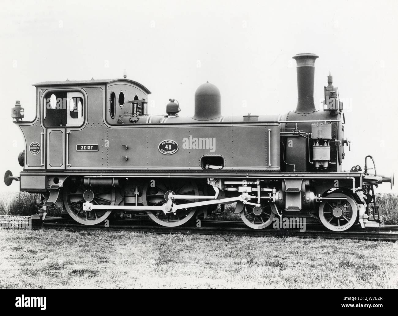 Image de la nouvelle locomotive à vapeur d'usine n° 48 'Zeist' (série 41-50) de la N.C.S. (Nederlandsche Centraal-Spoorwegmaatschappij), plus tard porté au no 158 (série 151-160) du S.S. et n° 7008 (série 7000) du N.S. Banque D'Images