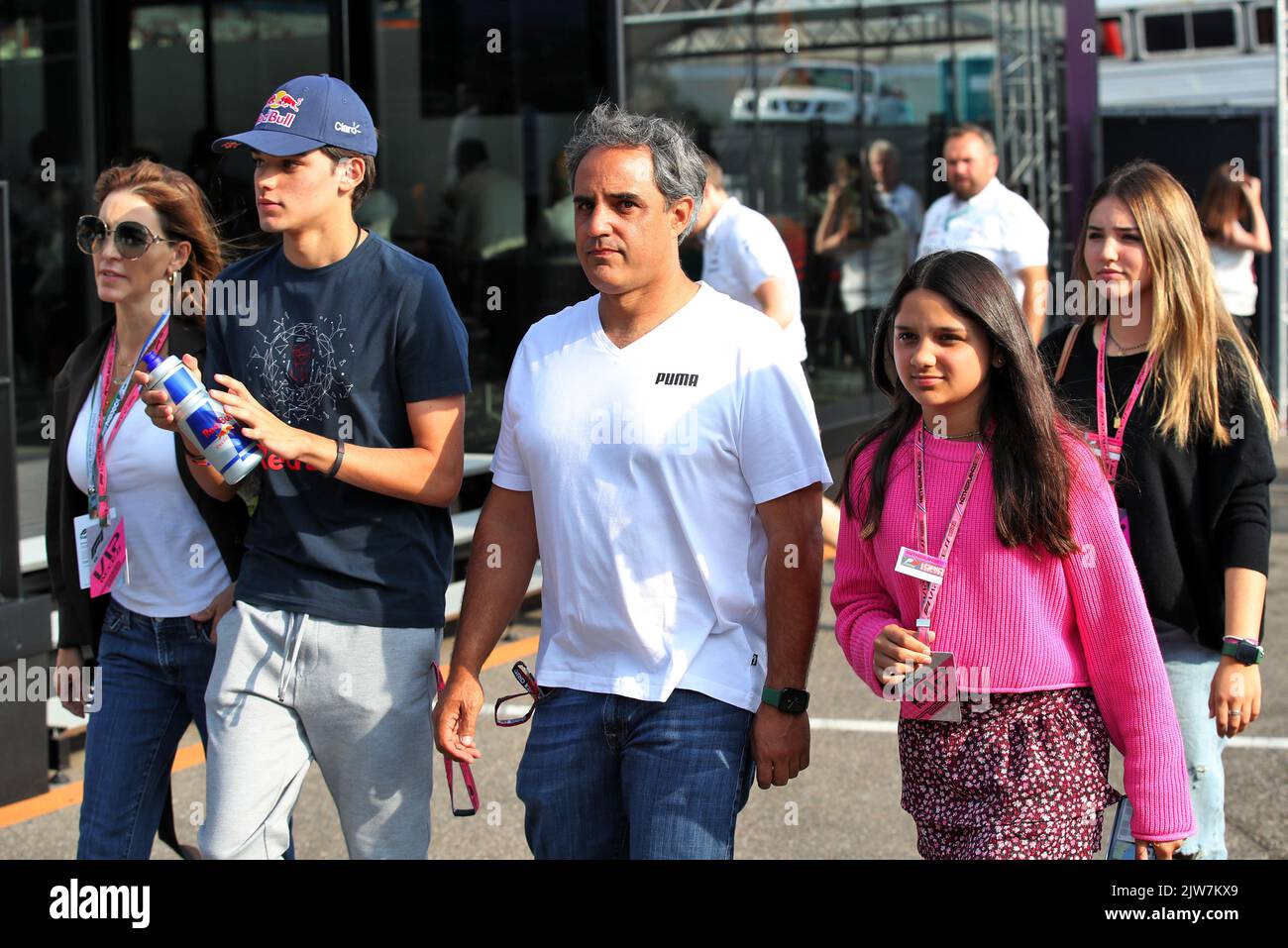 Zandvoort, pays-Bas. 04th septembre 2022. Juan Pablo Montoya (col) avec sa femme Connie Montoya (col), et les enfants Sebastian Montoya (col) Campos Racing; Paulina Montoya Freydell (col) et Manuela Montoya Freydell (col). 04.09.2022. Grand Prix de Hollande, dimanche 4th septembre 2022. Zandvoort, pays-Bas. Crédit : James Moy/Alay Live News Banque D'Images
