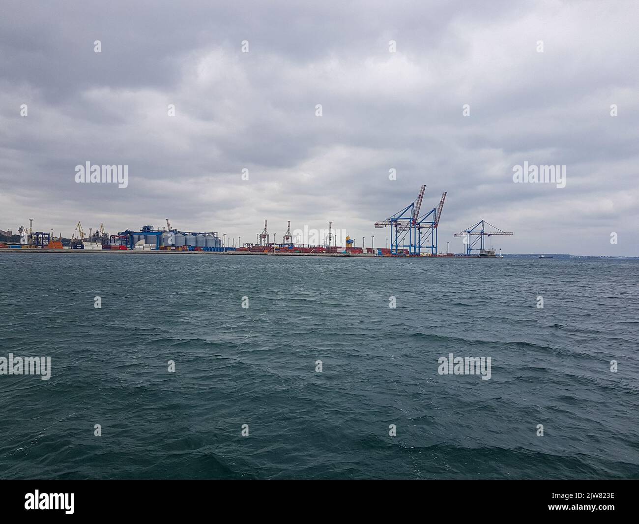 Prise de vue en paysage d'un arrière-plan industriel de ville portuaire Banque D'Images