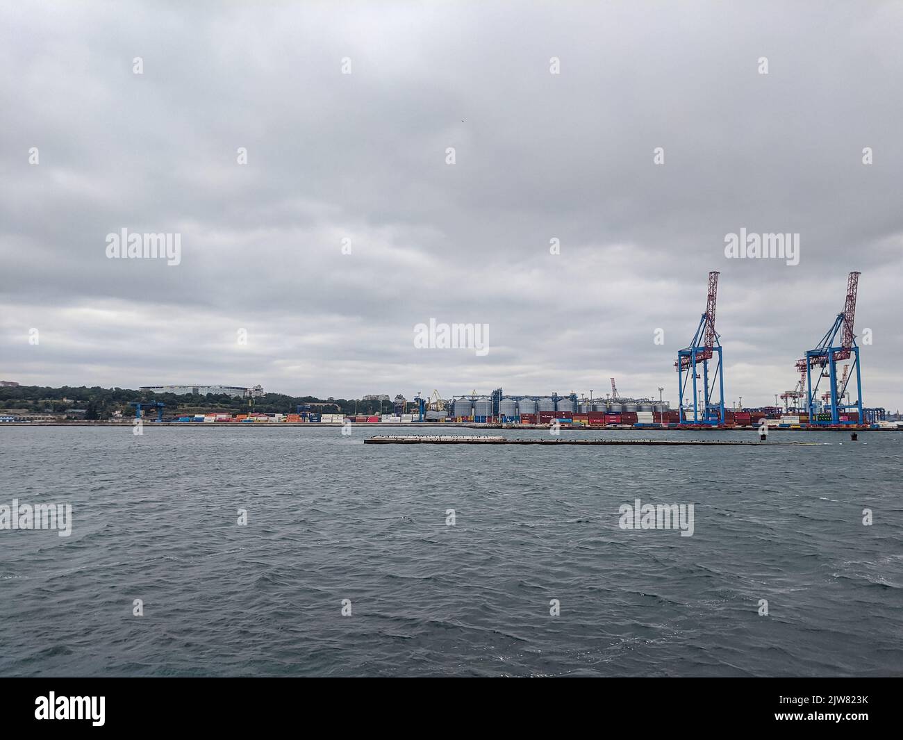 Prise de vue en paysage d'un arrière-plan industriel de ville portuaire Banque D'Images