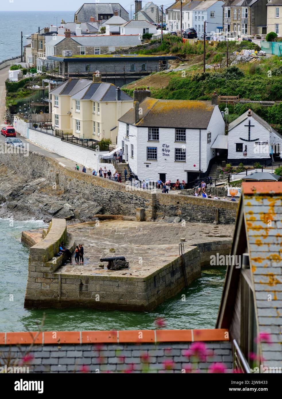 Probablement le meilleur pub au monde. Le Ship inn Porthleven, l'un des ...