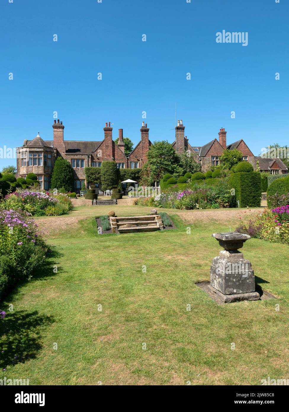 Les jardins, Prieuré de Felley, Nottingham, Notinghamshire, Angleterre, ROYAUME-UNI. Banque D'Images