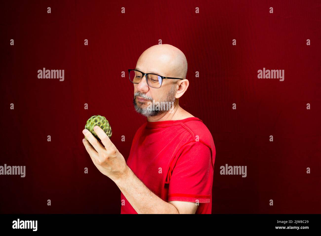 Homme chauve portant des lunettes Banque de photographies et d'images à  haute résolution - Alamy