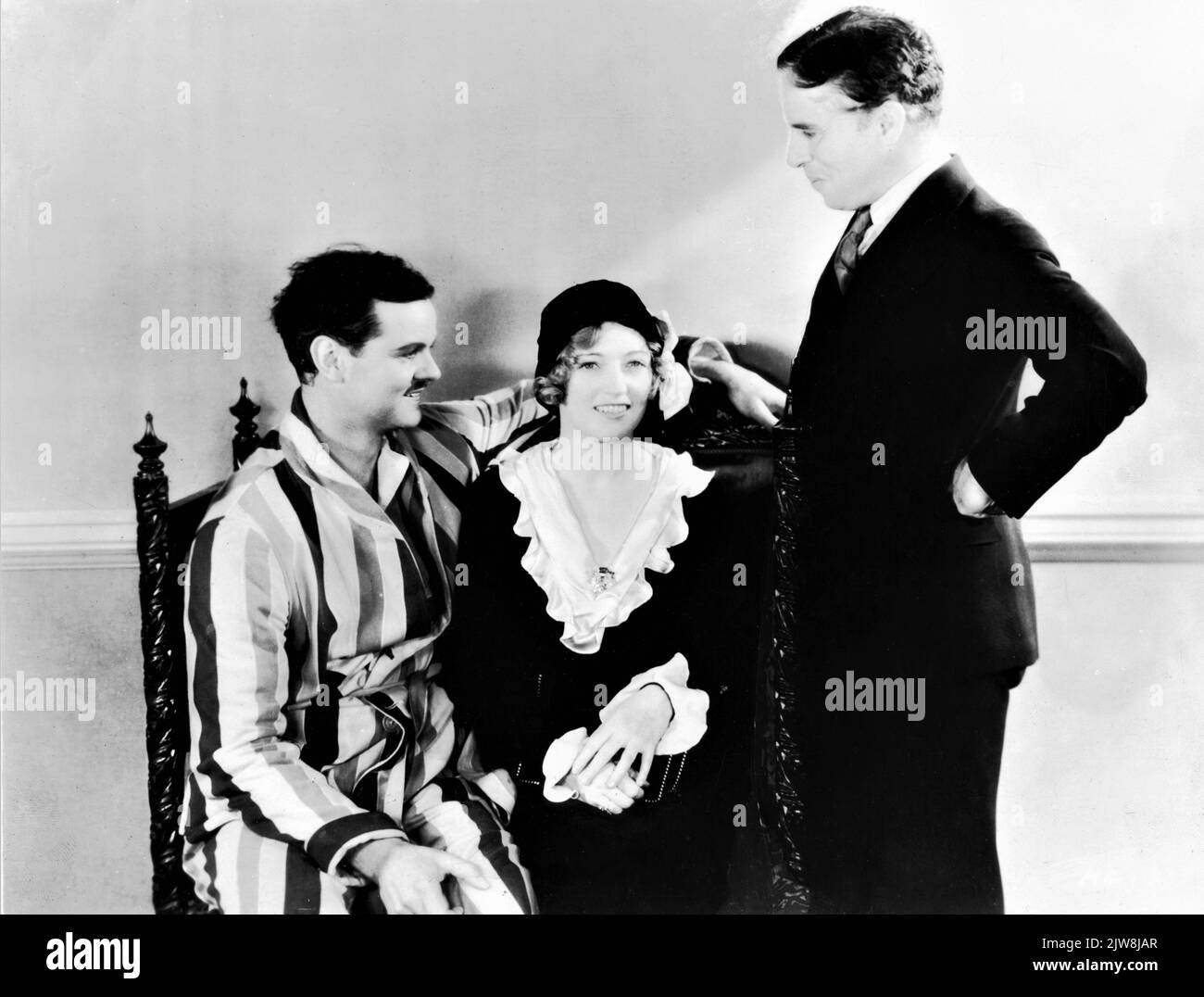 Lawrence TIBBETT, chanteur d'opéra, avec les visiteurs de la série MARION DAVIES et CHARLIE CHAPLIN vers 1930 sur la scène Candid pendant le tournage à MGM Studios à Hollywood publicité pour Metro Goldwyn Mayer Banque D'Images
