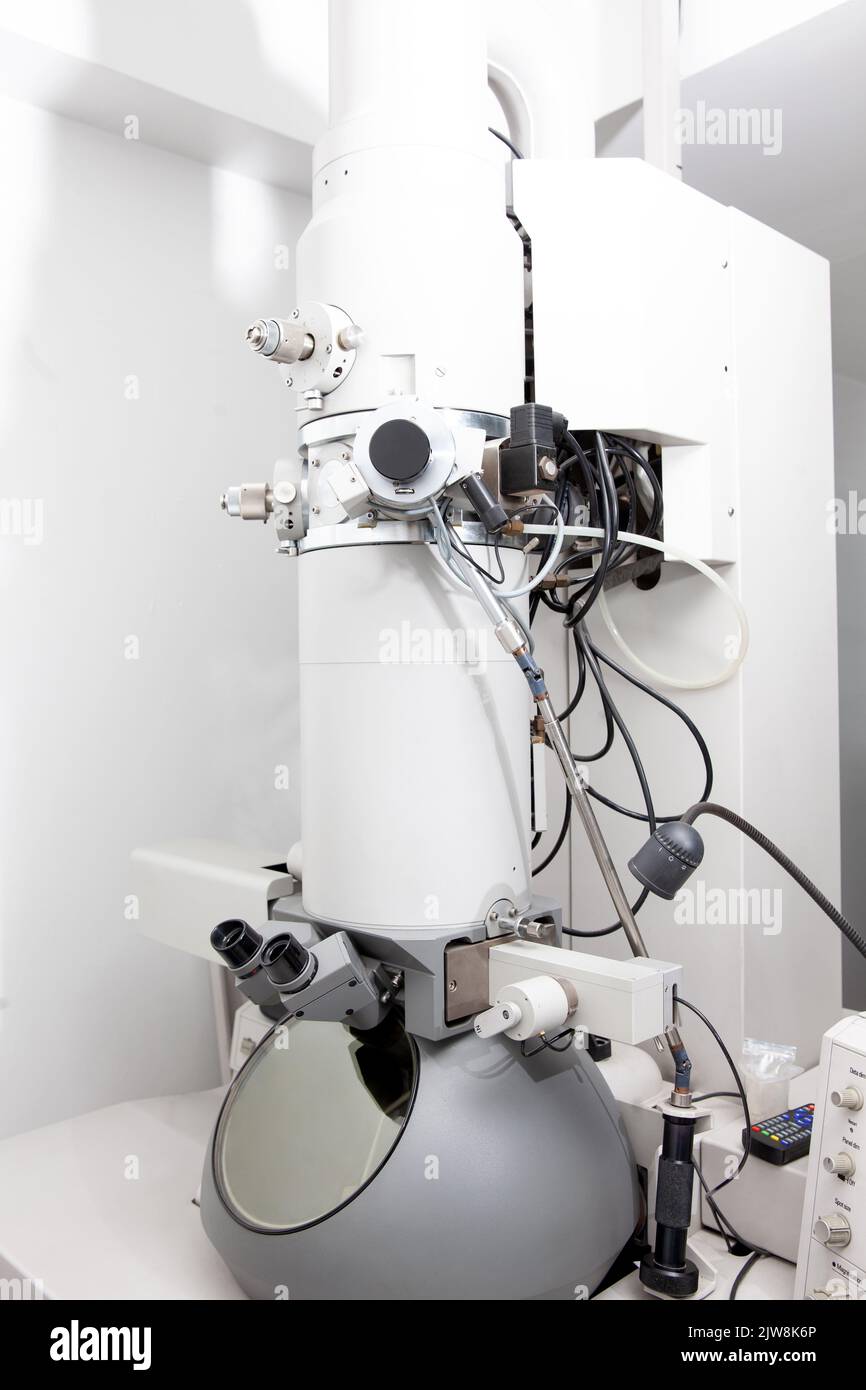 Microscope électronique dans un laboratoire scientifique utilisé pour le diagnostic et la recherche. Banque D'Images