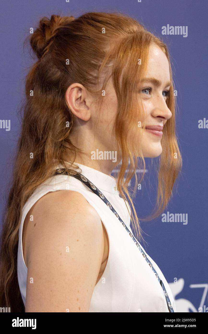 L'actrice AMÉRICAINE Sadie Sink pose sur 4 septembre 2022 lors d'une