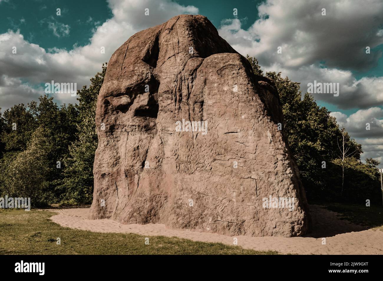 Monument de sculpture de roche pour un avenir oublié Banque D'Images