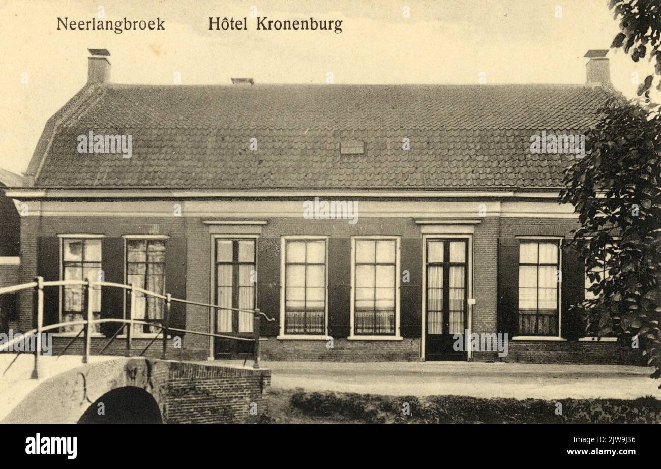 Vue de la façade de l'hôtel Kronenburg (Langbroekerdijk a 59-61-63) à Nederlangbroek (municipalité de Langbroek) depuis le nord-est. Banque D'Images