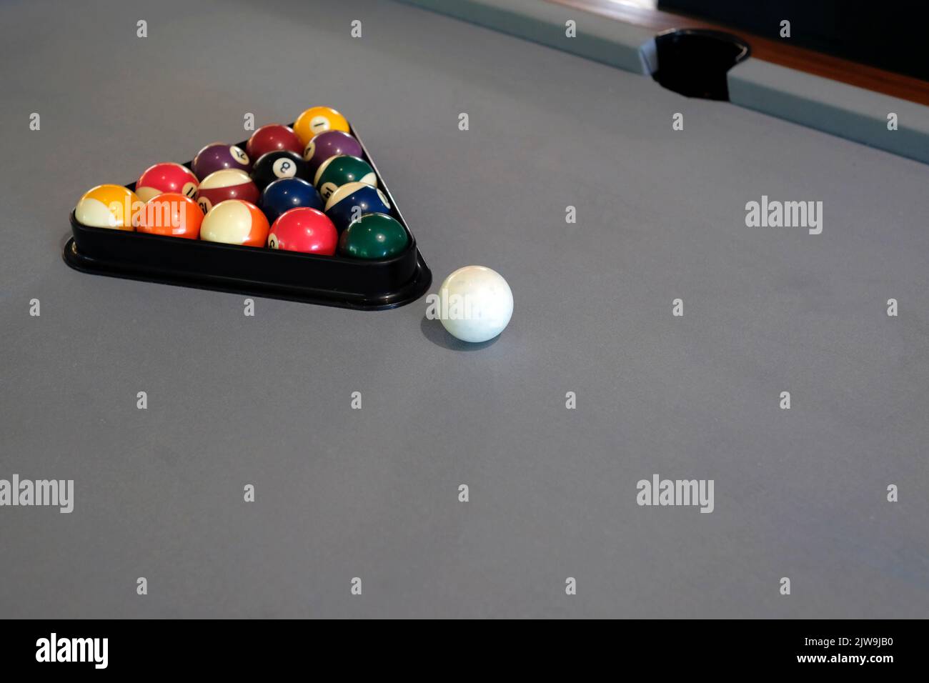 Une table de billard, de billard ou de snooker avec les boules prêtes pour un jeu Banque D'Images