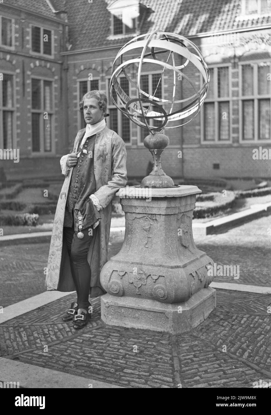 Costume d homme du 18eme siecle Banque de photographies et d images a haute resolution Alamy
