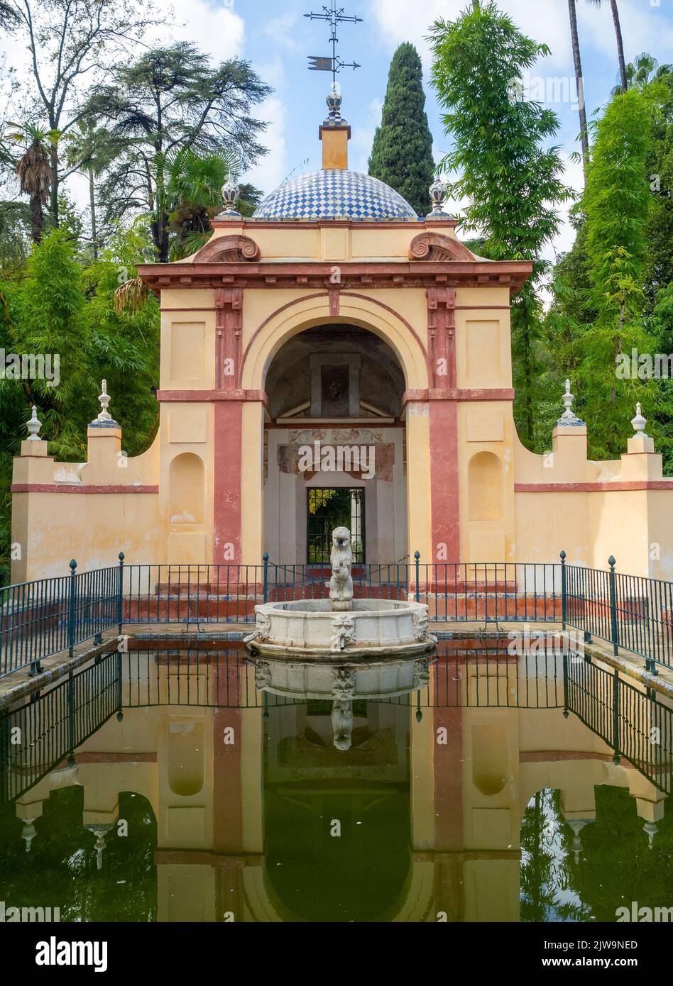 Étang du Lion, Alcazar de Séville Banque D'Images