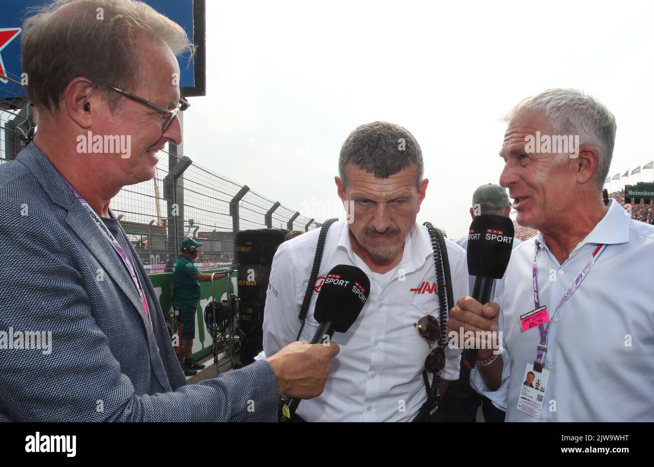 ZANDVOORT, pays-Bas. , . Dans Zandvoort, Florian KOENIG, présentateur à RTL Television et Christian Danner dans une interview avec Guenther Steiner, (ITA), Team principal de Haas F1 Team Credit: SPP Sport Press photo. /Alamy Live News Banque D'Images