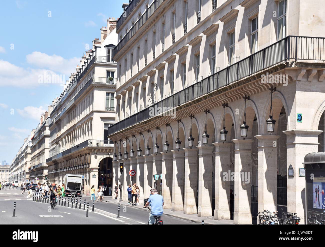 De la place du palais royal Banque de photographies et d’images à haute ...