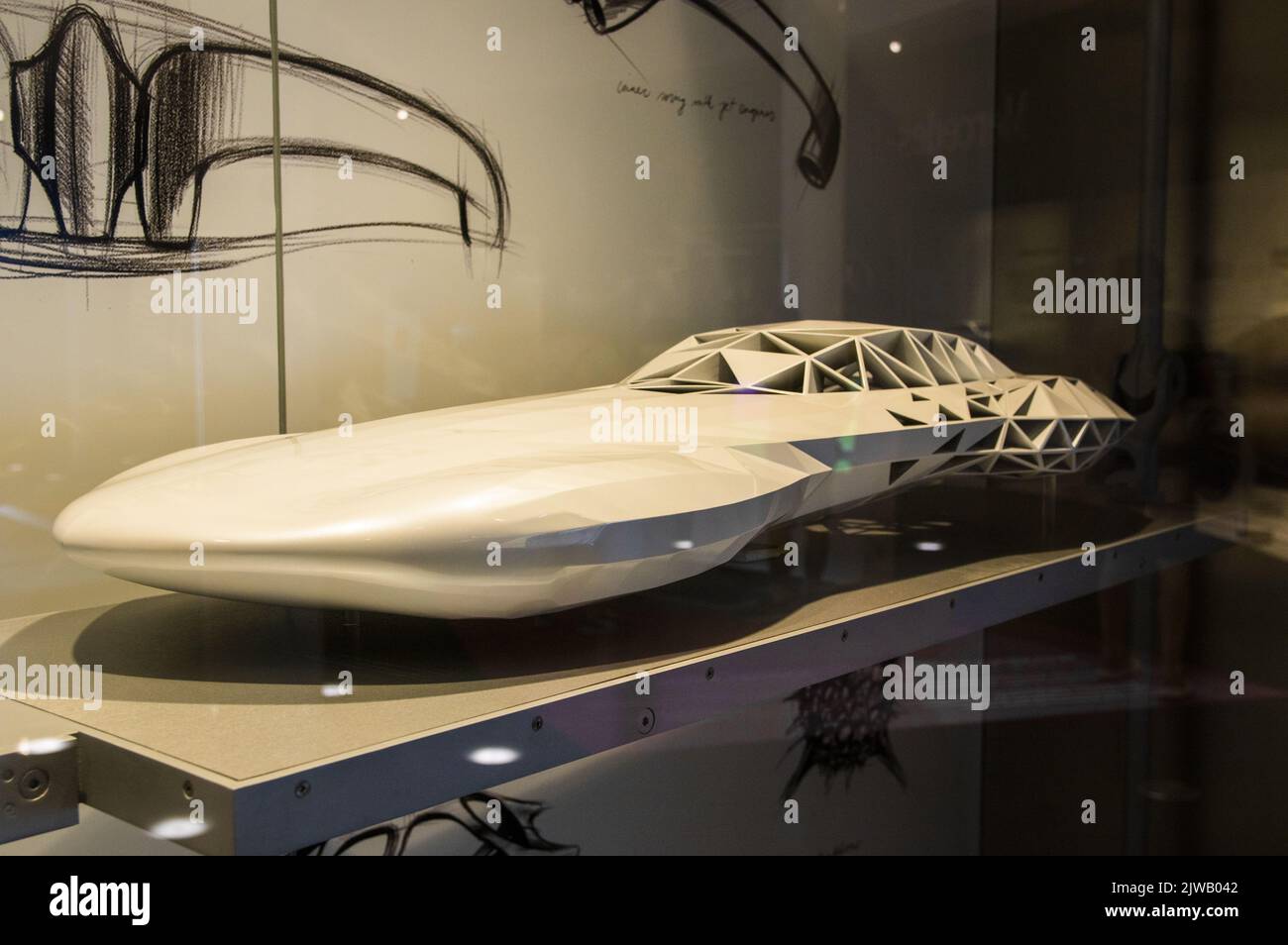 Stuttgart, Allemagne - 5 juillet 2022 : collection historique de voitures de course Mercedes et d'autres marques dans le musée Mercedes-Benz Welt. Présentation des roadsters, du GPV, des flèches argentées et de la SL 300 avec portes à battants Banque D'Images