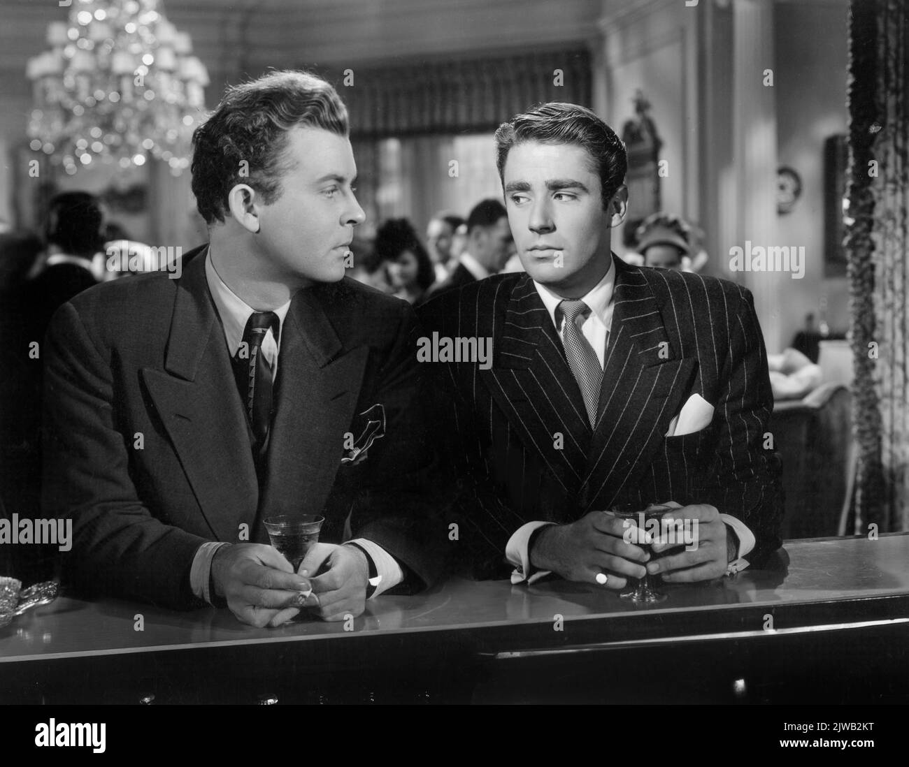 Michael Dyne, Peter Lawford, sur le plateau du film, 'Cluny Brown', 20th Century-Fox, 1946 Banque D'Images