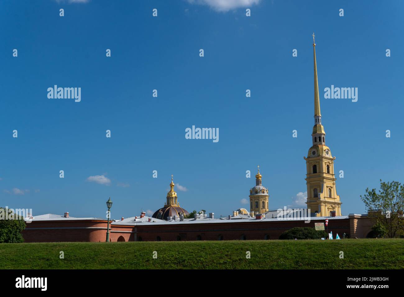 RUSSIE, PETERSBOURG - 20 AOÛT 2022 : la cathédrale de russie la forteresse de peter l'église de la ville de petersbourg Voyage repère, pour le tourisme ciel pour St et tour d'histoire Banque D'Images