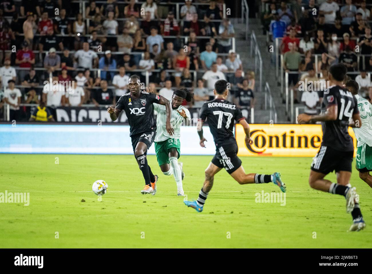 Washington, États-Unis. 04th septembre 2022. Christian Benteke, avant-projet, dribble le ballon lors d'un match de football de la Ligue majeure de football de DC United contre Colorado Rapids (MLS) à Audi Field à Washington, DC, le dimanche, 4 septembre 2022. (Graeme Sloan/Sipa USA) Credit: SIPA USA/Alay Live News Banque D'Images