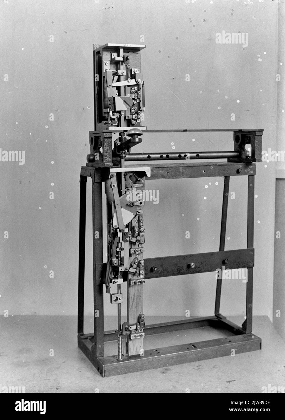 Image d'un cadre pour un dispositif à quatre blocs de temps de la N.-É., photographié dans l'atelier de la N.-É. pour la signalisation à Utrecht.n.b. La photo fait partie d'une série de photos avec les installations techniques du système de signalisation. Banque D'Images