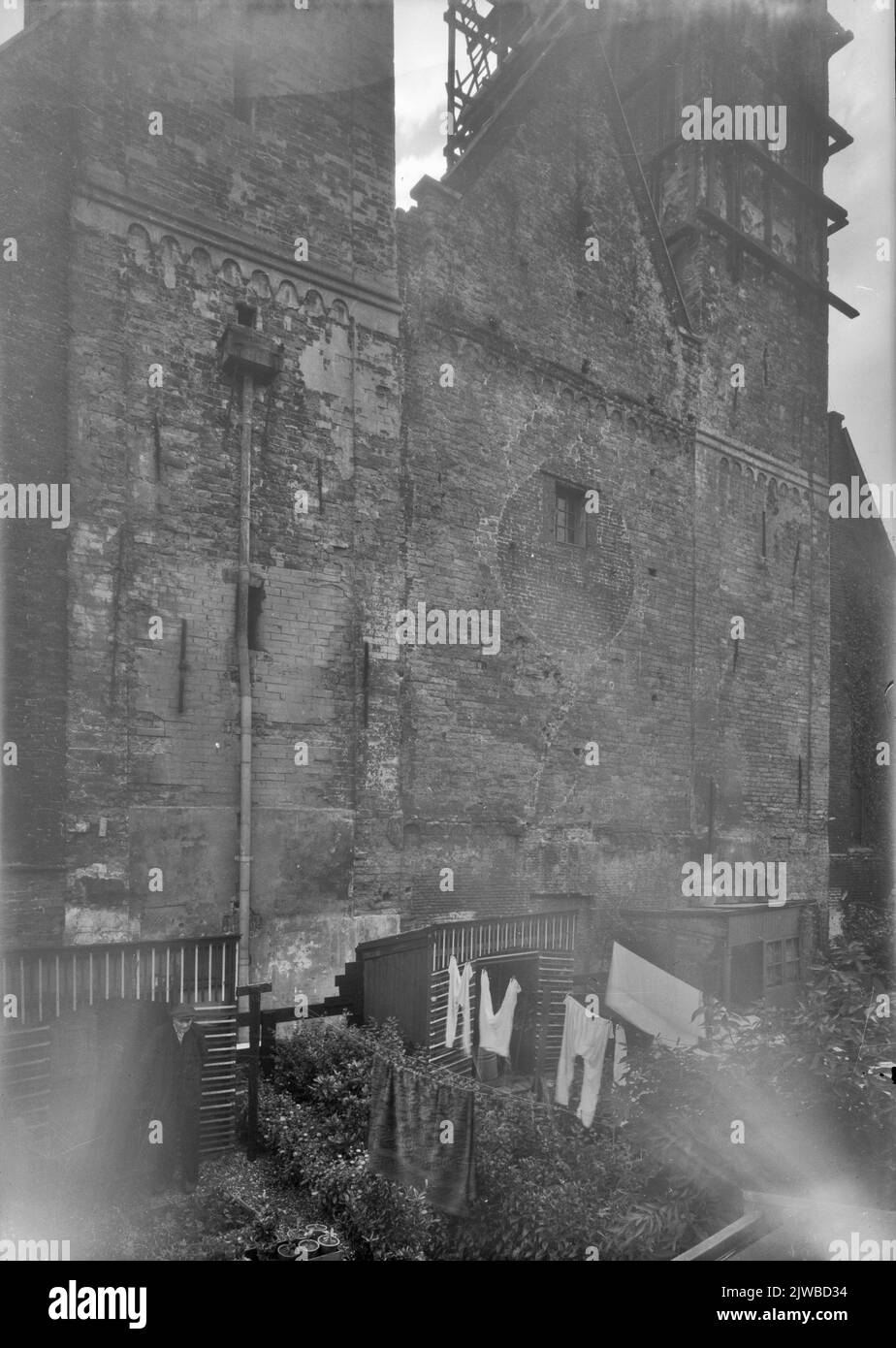 Vue sur la façade ouest du Nicolaikerk (Nicolaaskerkhof) à Utrecht, pendant la restauration. Banque D'Images