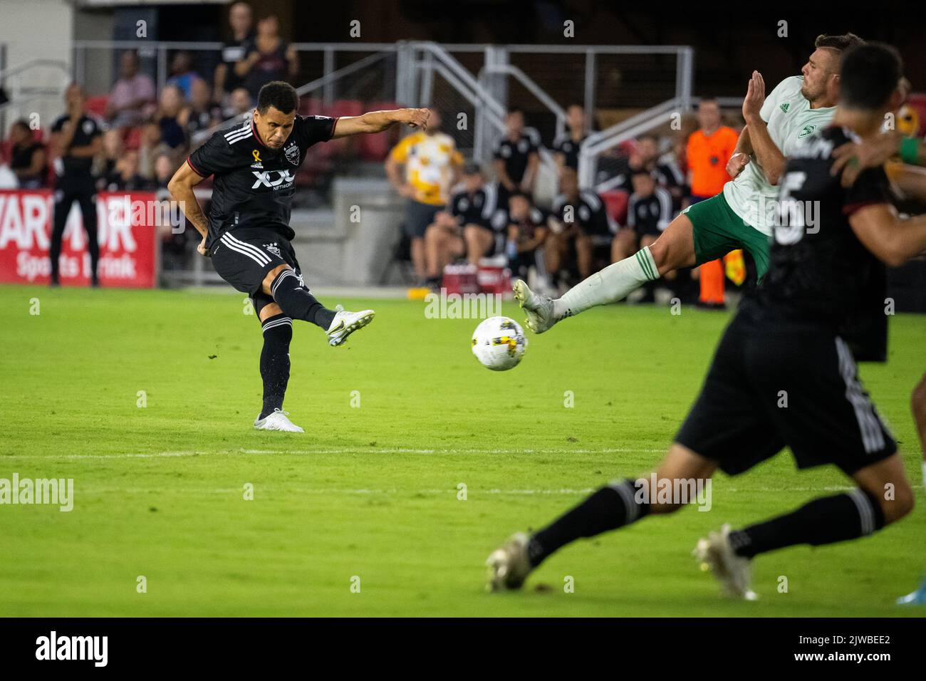 Washington, États-Unis. 04th septembre 2022. Ravel Morrison, milieu de terrain Uni, tire le ballon lors d'un match de football de DC United contre Colorado Rapids Major League (MLS) qui s'est terminé entre 0 et 0, à Audi Field à Washington, DC, dimanche, 4 septembre 2022. (Graeme Sloan/Sipa USA) Credit: SIPA USA/Alay Live News Banque D'Images