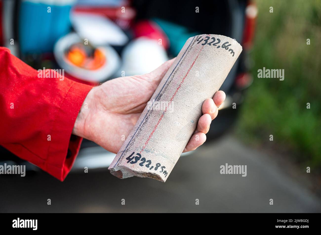 Vechta, Allemagne. 26th août 2022. Un noyau de forage issu du champ de gaz naturel de Goldenstedt Z23 d'ExxonMobil.(vers dpa ''Struggle for every cubice meter': Production de gaz allemande et ses limites') Credit: Sina Schuldt/dpa/Alay Live News Banque D'Images