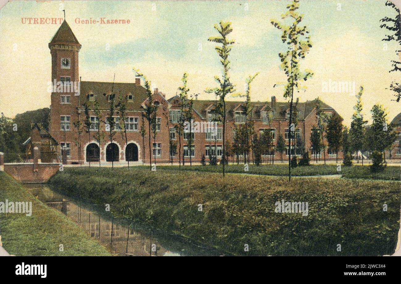 Vue de la façade du bâtiment d'attente à gauche de l'entrée principale des casernes de Kromhout (Prins Hendriklaan 75) à Utrecht.n.b. L'adresse Prins Hendriklaan 75 a été modifiée vers 1924 dans Prins Hendriklaan 89. L'adresse Prins Hendriklaan 89 a été modifiée en 1973 dans Prins Hendriklaan 105. Banque D'Images