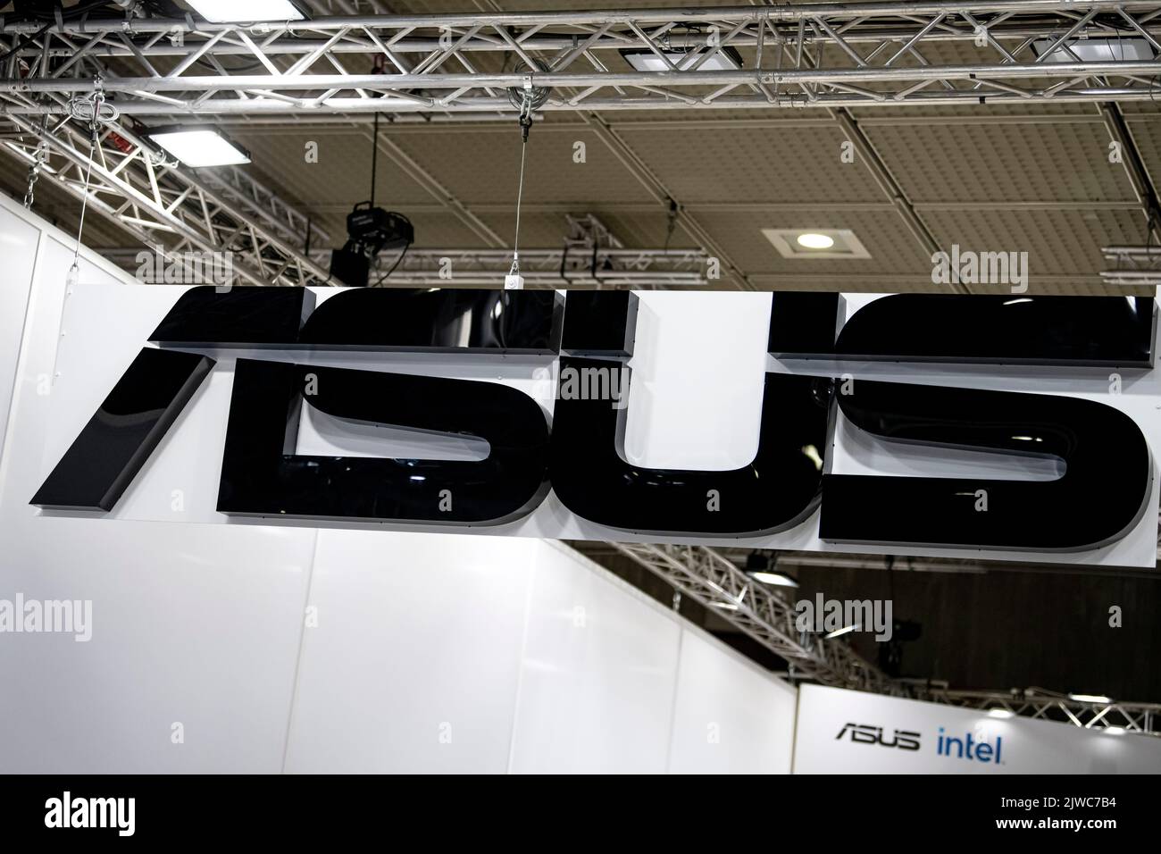 Berlin, Allemagne. 01st septembre 2022. Le logo d'Asus au salon de l'électronique IFA. Credit: Fabian Sommer/dpa/Alay Live News Banque D'Images