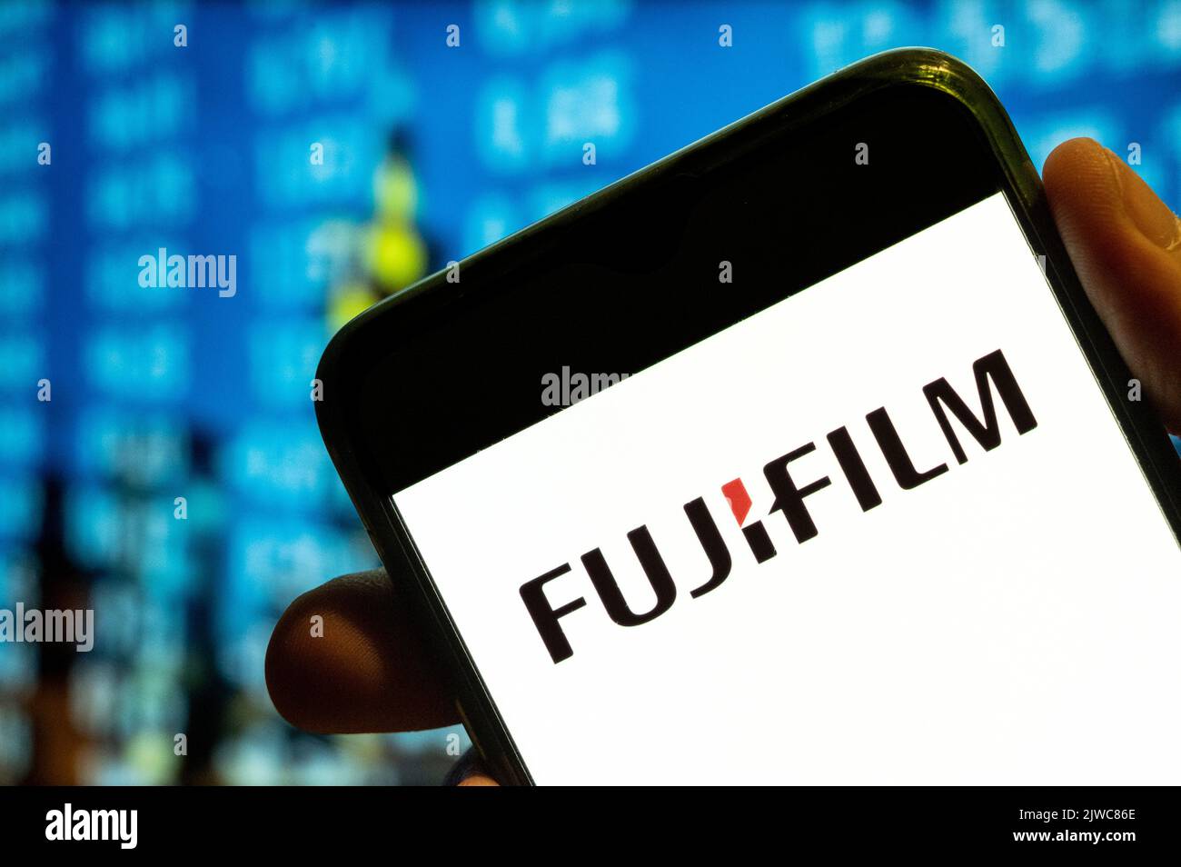 Dans cette illustration, le logo de la société japonaise de photographie et d'imagerie Fujifilm s'affiche sur l'écran d'un smartphone. Banque D'Images
