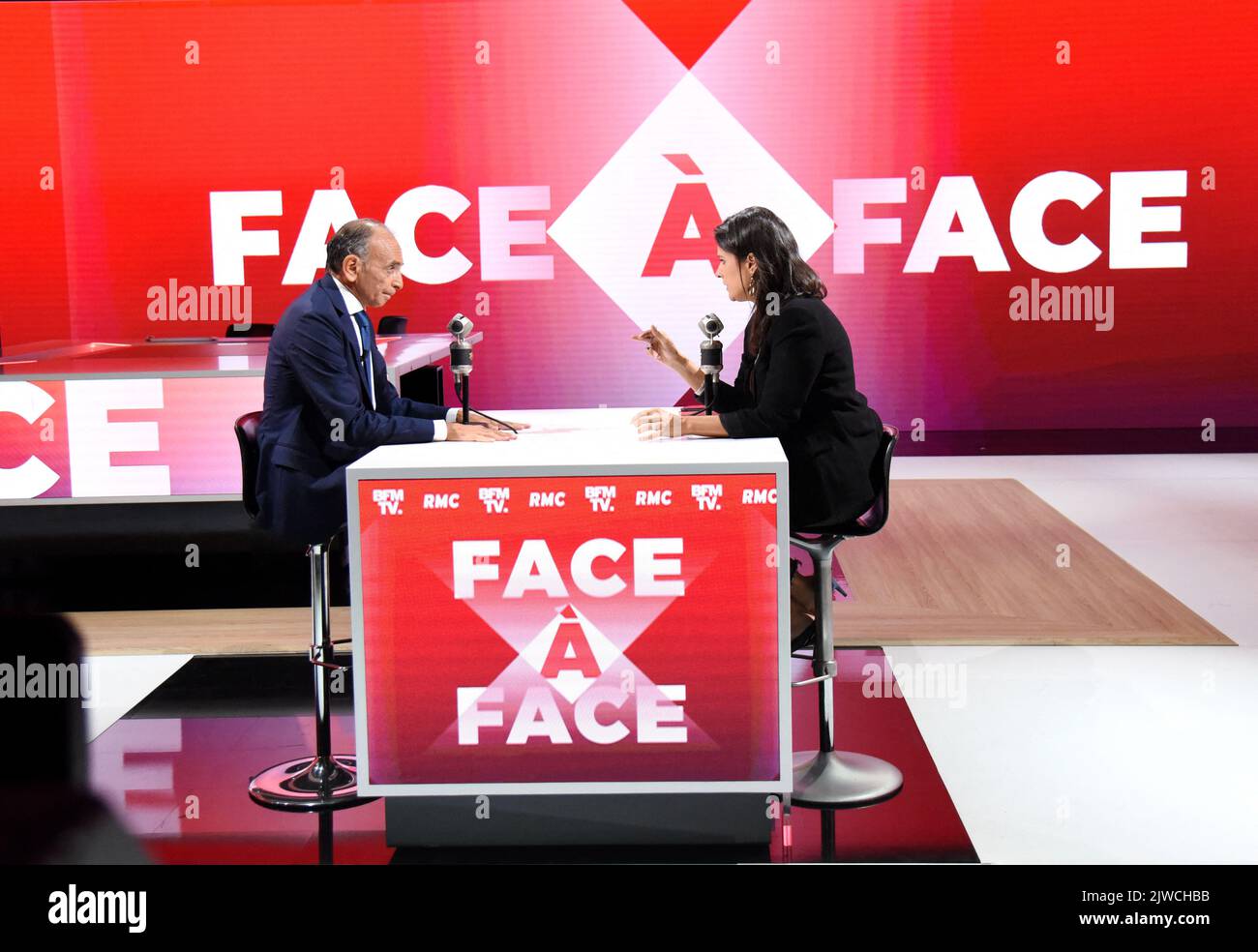 Eric Zemmour est interviewé par Apolline de Malherbe sur le CMR/BFMTV à Paris, France sur 5 septembre 2022. Photo d'Alain Apaydin/ABACAPRESS.COM Banque D'Images