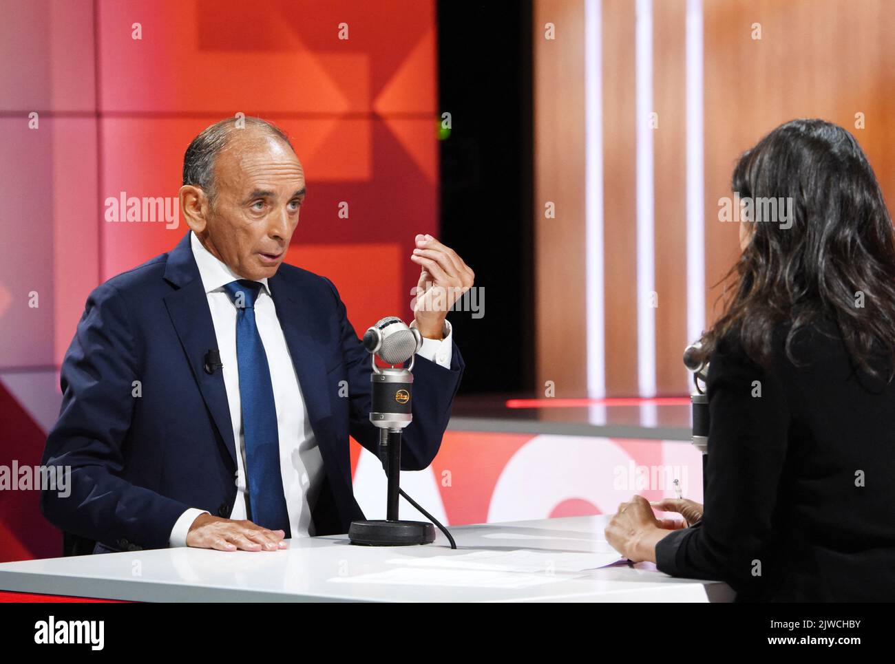 Eric Zemmour est interviewé par Apolline de Malherbe sur le CMR/BFMTV à Paris, France sur 5 septembre 2022. Photo d'Alain Apaydin/ABACAPRESS.COM Banque D'Images