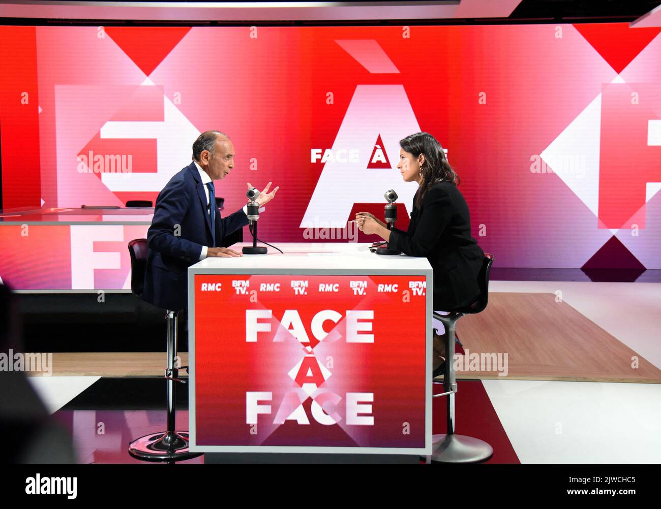 Eric Zemmour est interviewé par Apolline de Malherbe sur le CMR/BFMTV à Paris, France sur 5 septembre 2022. Photo d'Alain Apaydin/ABACAPRESS.COM Banque D'Images