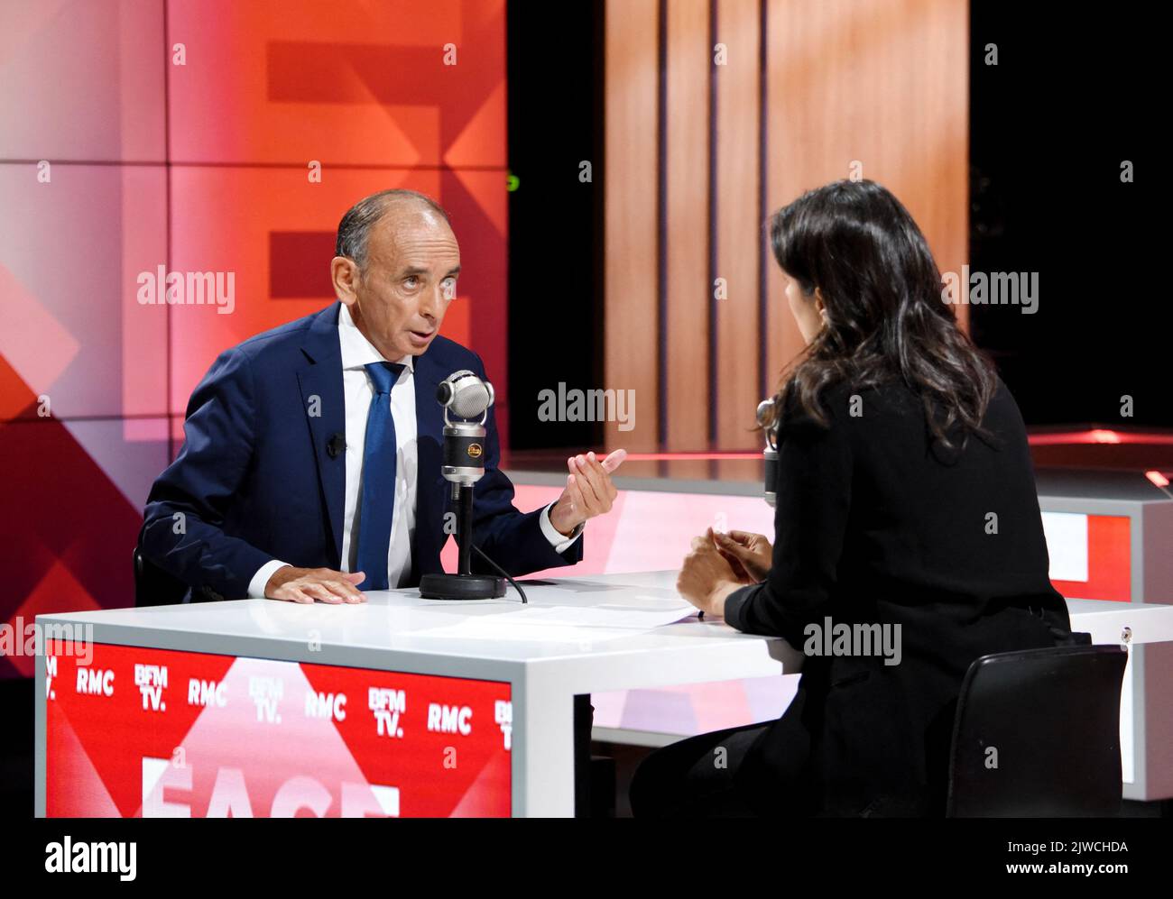 Eric Zemmour est interviewé par Apolline de Malherbe sur le CMR/BFMTV à