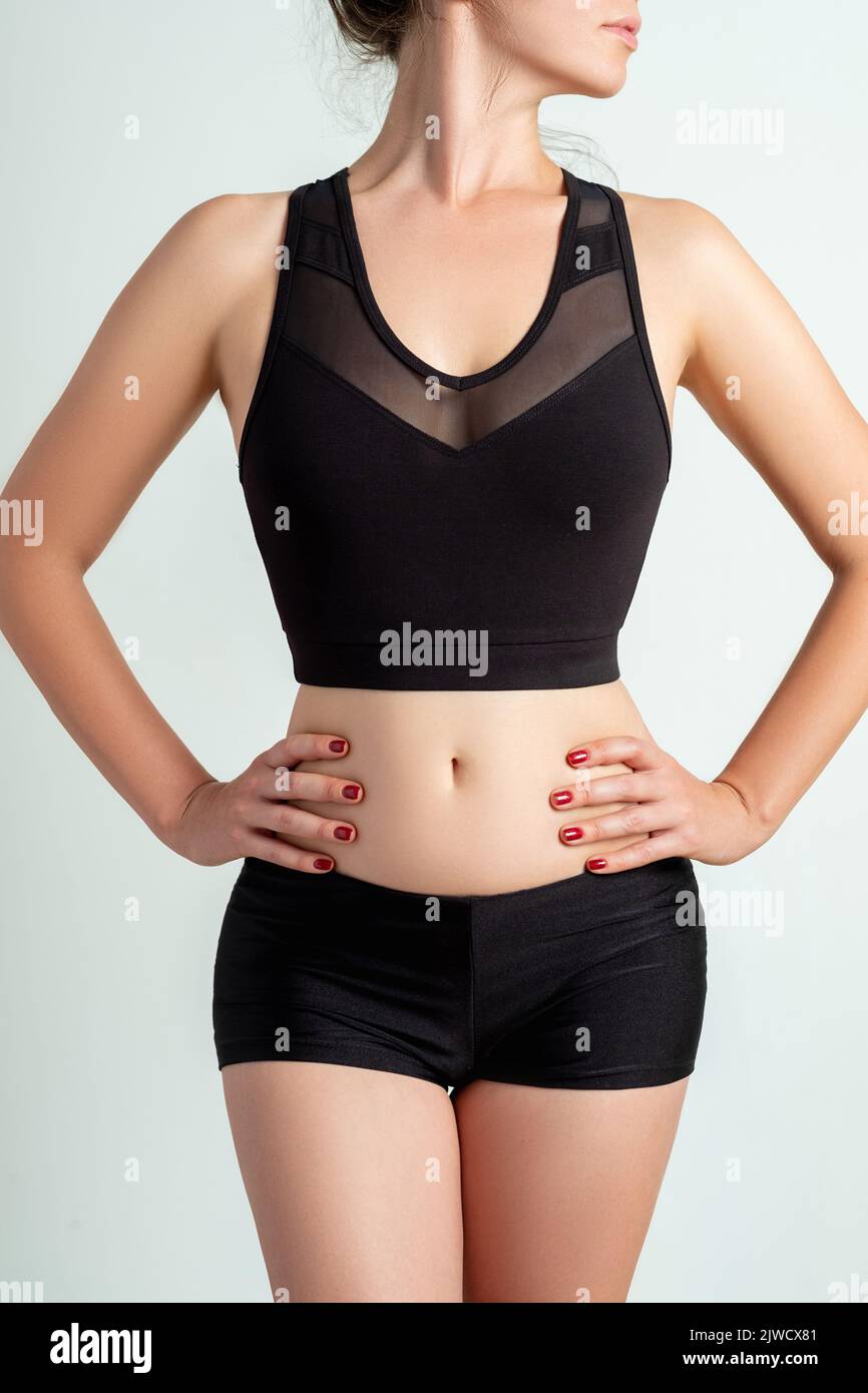 vêtements de sport femme modèle noir top short Banque D'Images vêtements de sport femme modèle noir top short Banque D'Images