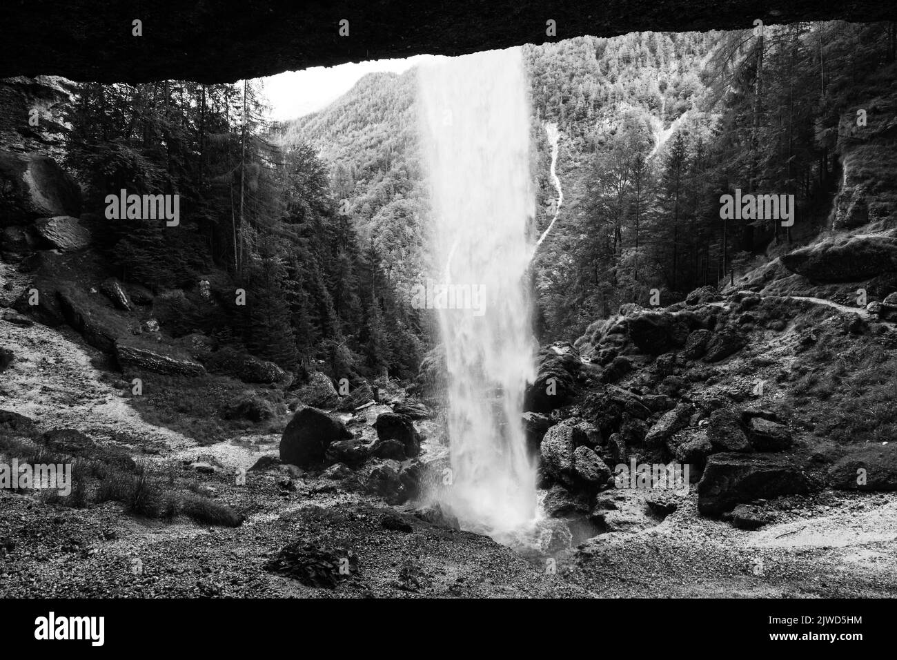 Chute d'eau de Pericnik dans les Alpes Juliennes Banque D'Images