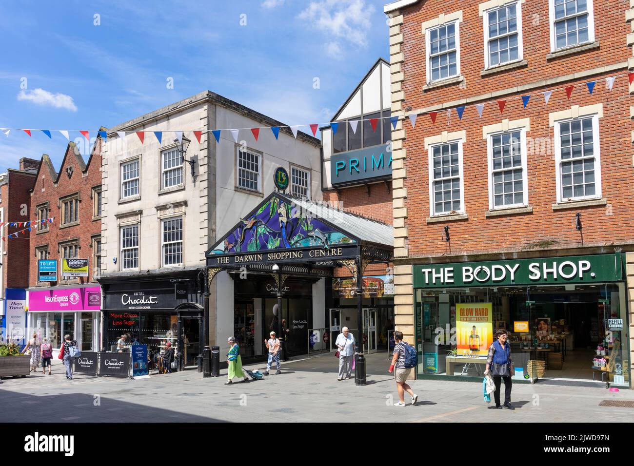 Boutiques et gens shopping sur Pride Hill Shrewsbury centre ville Shrewsbury Shropshire Angleterre GB Europe Banque D'Images