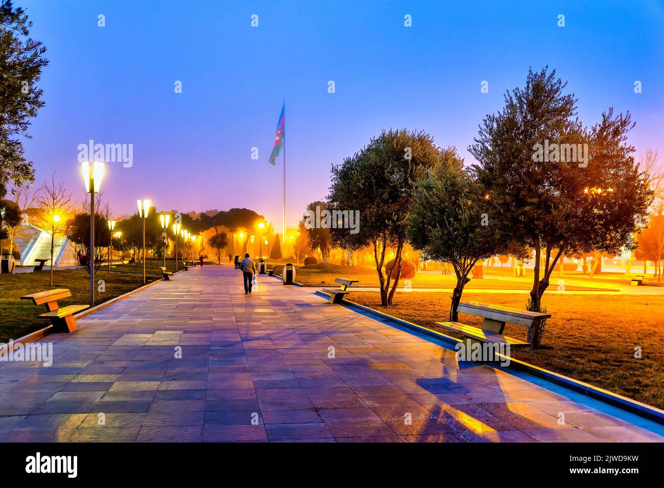Boulevard une soirée brumeuse, Bakou, Azerbaïdjan Banque D'Images