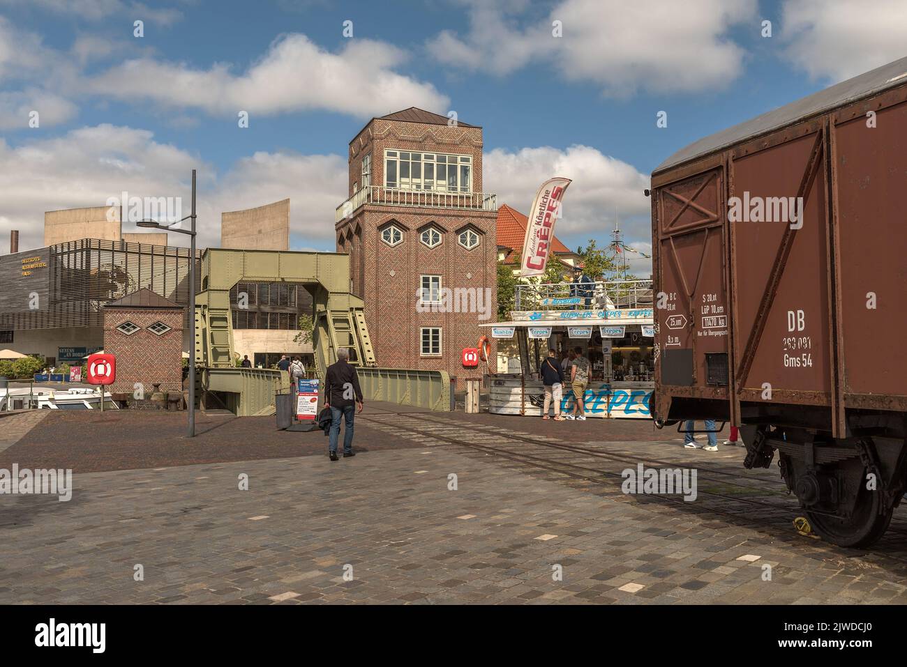 Habitants du quartier maritime Hafenwelten, Bremerhaven, Allemagne Banque D'Images Habitants du quartier maritime Hafenwelten, Bremerhaven, Allemagne Banque D'Images