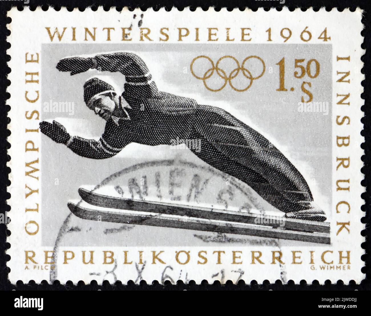 AUTRICHE - VERS 1963 : un timbre imprimé en Autriche montre le saut à ski, Jeux Olympiques d'hiver de 9th, Innsbruck, vers 1963 Banque D'Images