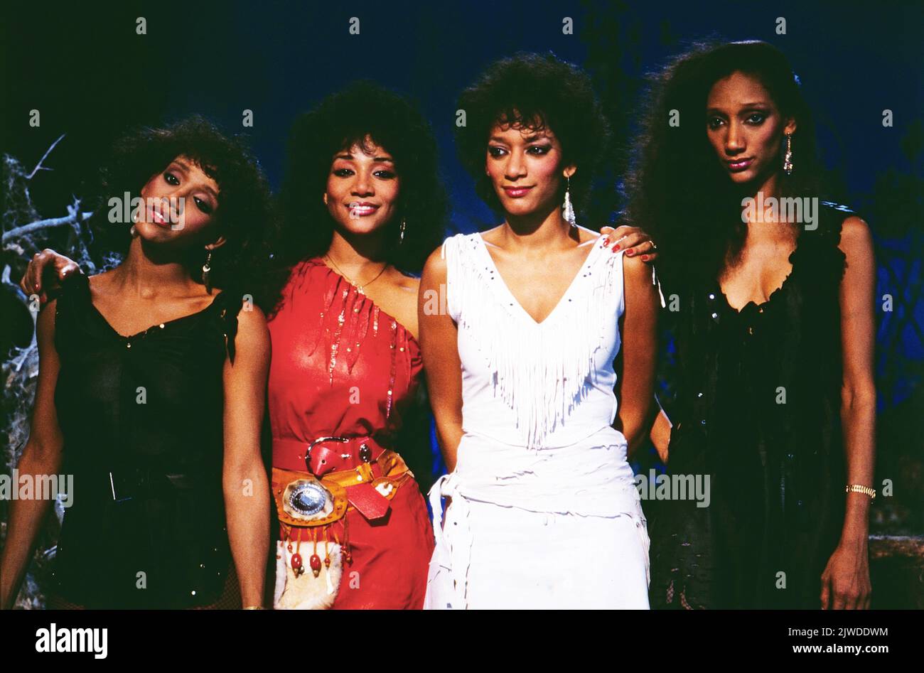 Sister Sledge, amerikanische Disco, Funk und Soul Sängerinnen, Musikquartett mit den Schwestern: Kathy, Joni, Kim und Debbie, TV Auftritt in Deutschland, 1985. Sister Sledge, American Disco, Funk and Soul Singers, jeunes filles quatuor avec les sœurs Kathy, Joni, Kim et Debbie, spectacle télévisuel en Allemagne, 1985. Banque D'Images