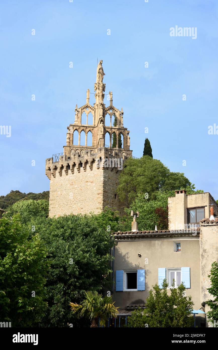 Beffroi gothique et chapelle au sommet de la Tour Randonne Nyons Drôme Provence France Banque D'Images