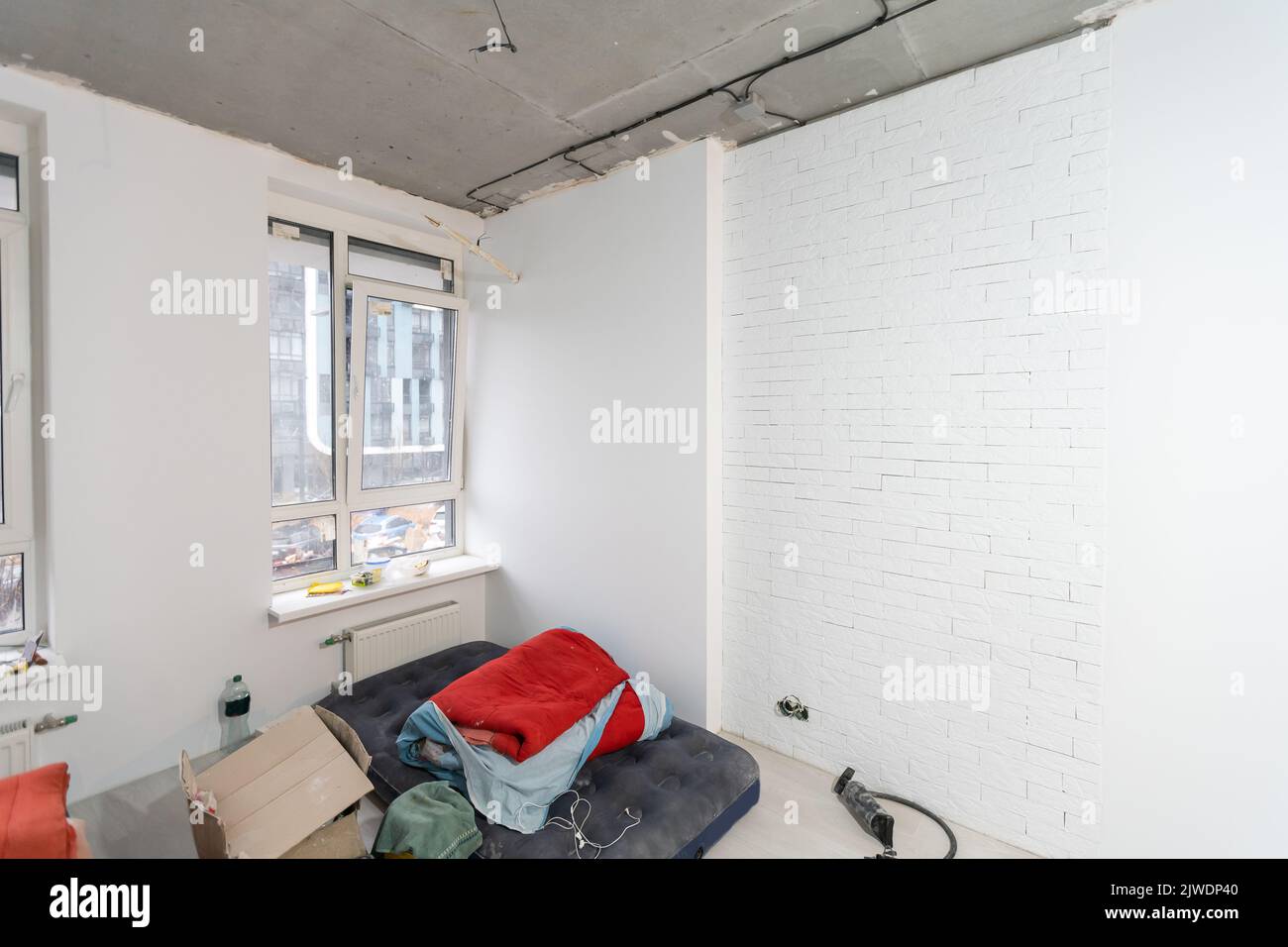 les murs de l'appartement sont en construction, remodelage, rénovation, extension, restauration et reconstruction. Banque D'Images