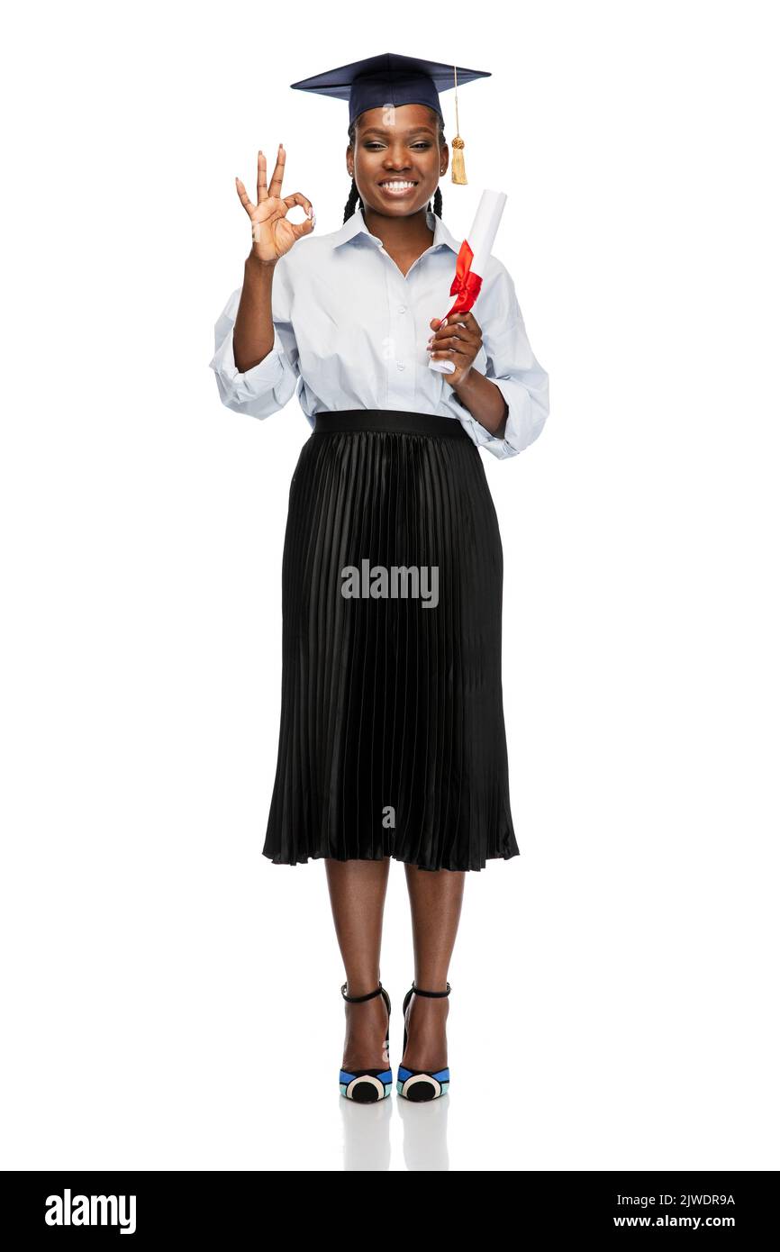 bonne étudiante diplômée avec diplôme Banque D'Images