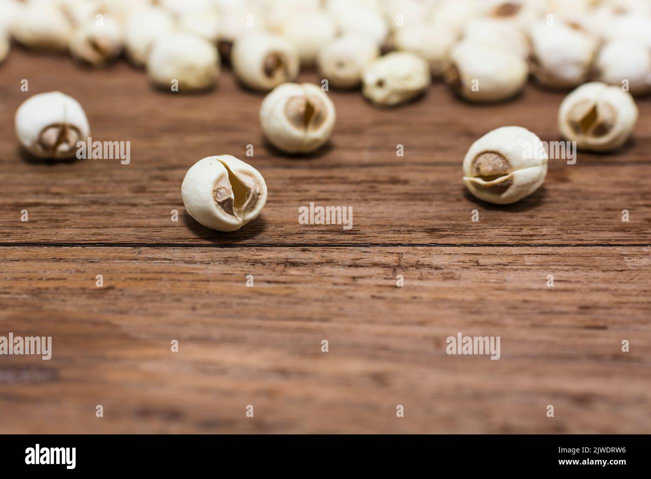 Dried lotus seeds on a wooden background. Banque D'Images