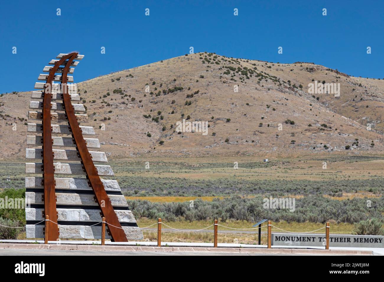 Promontory Summit, Utah - le « monument à leur mémoire » au parc national historique de Golden Spike, où se trouvaient les premières voies de chemin de fer transcontinentales Banque D'Images