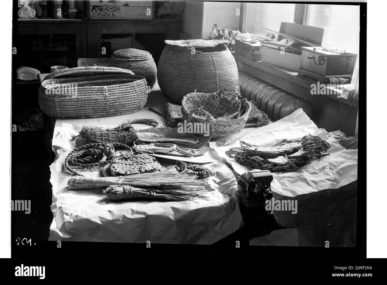 Muzeum Narodowe W Warszawie. Pracownia konserwatorska Józefa Greina. Przedmioty z wykopalisk W Edfu pozyskane podczas polsko-francuskiej kampanii archeologicznej W 1937 r., prowadzonej z ramieniia Uniwersyteu Józefa Piłsudskiego W Warszawie przez prof. Kazimierza Michałowskiego i prof. Jerzego Manteuffla ; zaginione. Tomaszewska, Zofia (1909-2003), photographe Banque D'Images