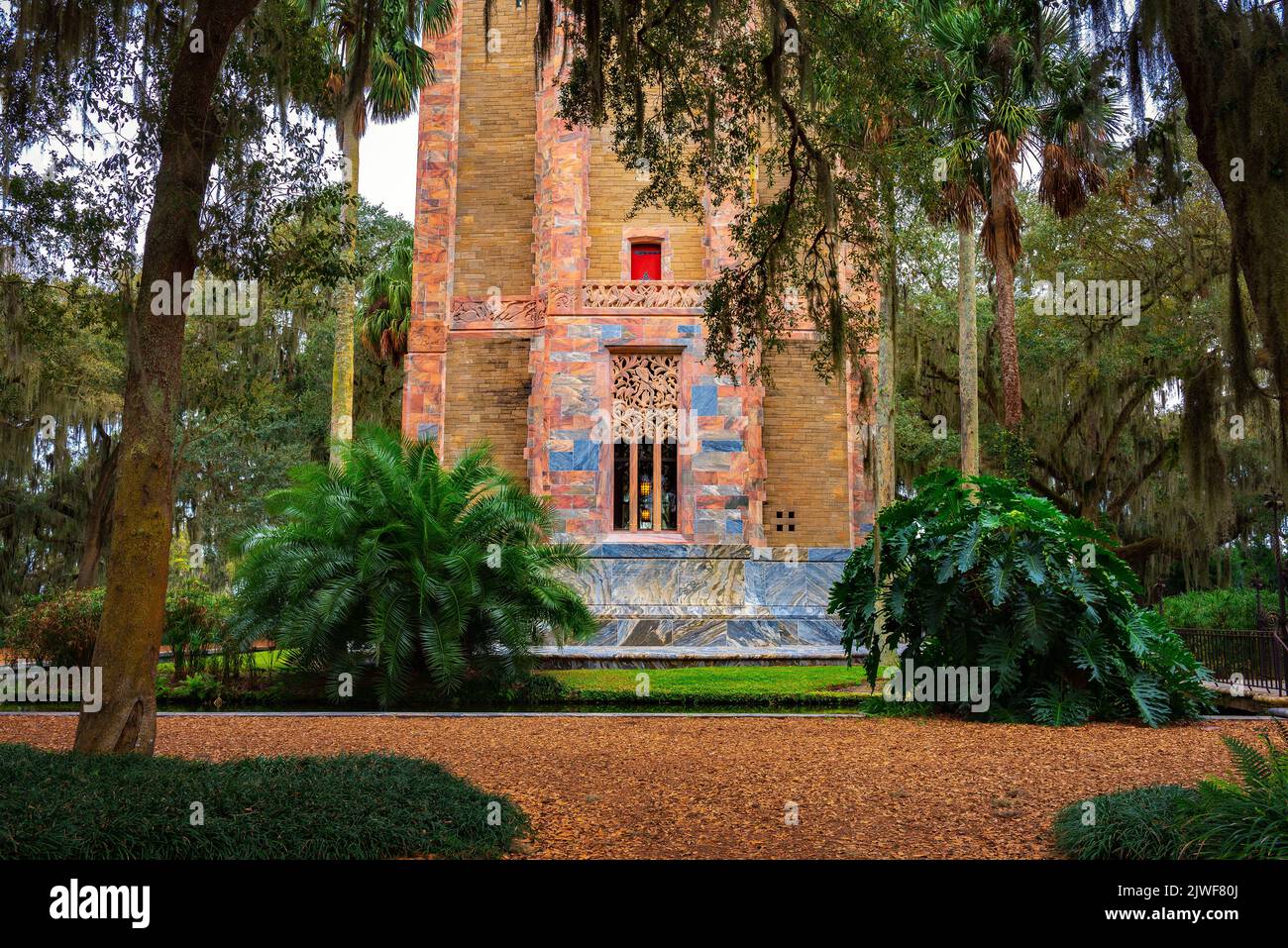 La tour de chant avec sa porte en laiton ornée à Lake Wales, Floride Banque D'Images