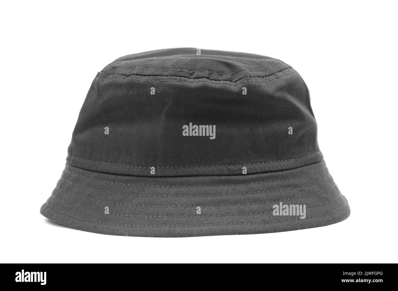 Panama noir sur fond blanc. Coiffures d'été. Chapeau de soleil. Accessoire d'été. Banque D'Images