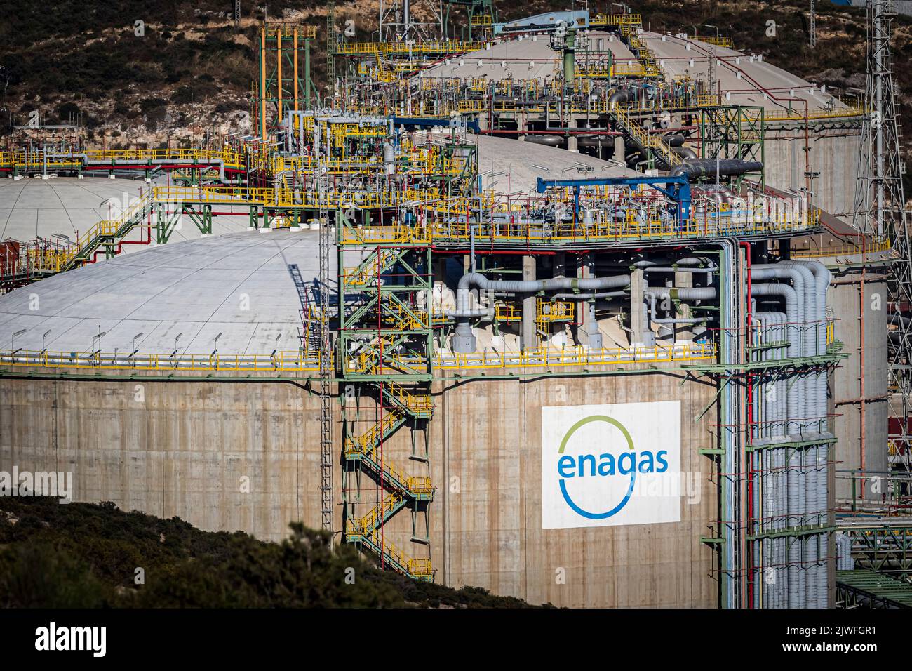 Cartagena, Espagne. Réservoir de gaz d'Enagas dans la vallée d'Escombreras. ABEL F. ROS/stock d'Alamy Banque D'Images