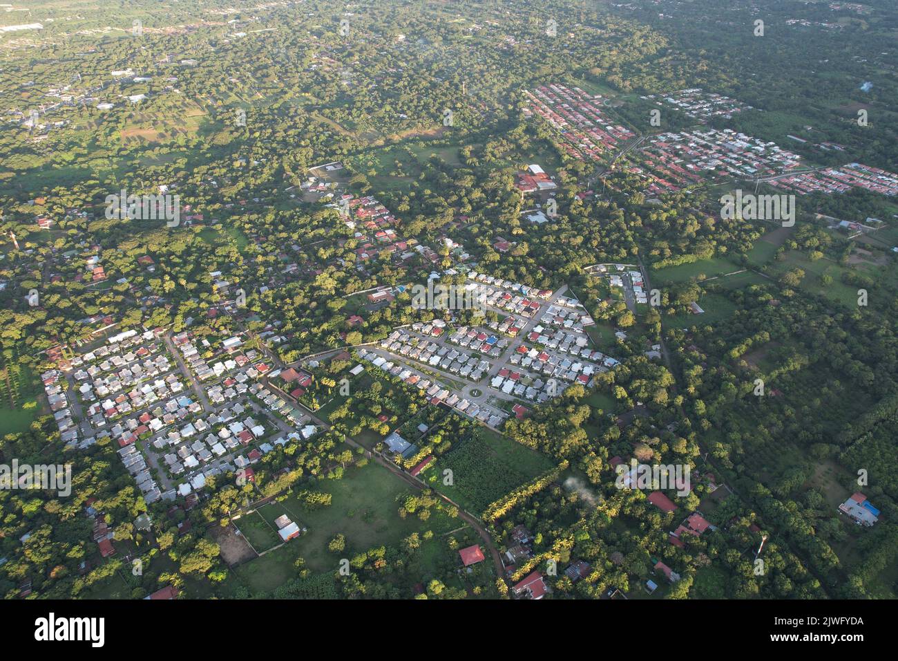 Coin séjour résidentiel vue aérienne de drone dans paysage vert Nicaragua Banque D'Images