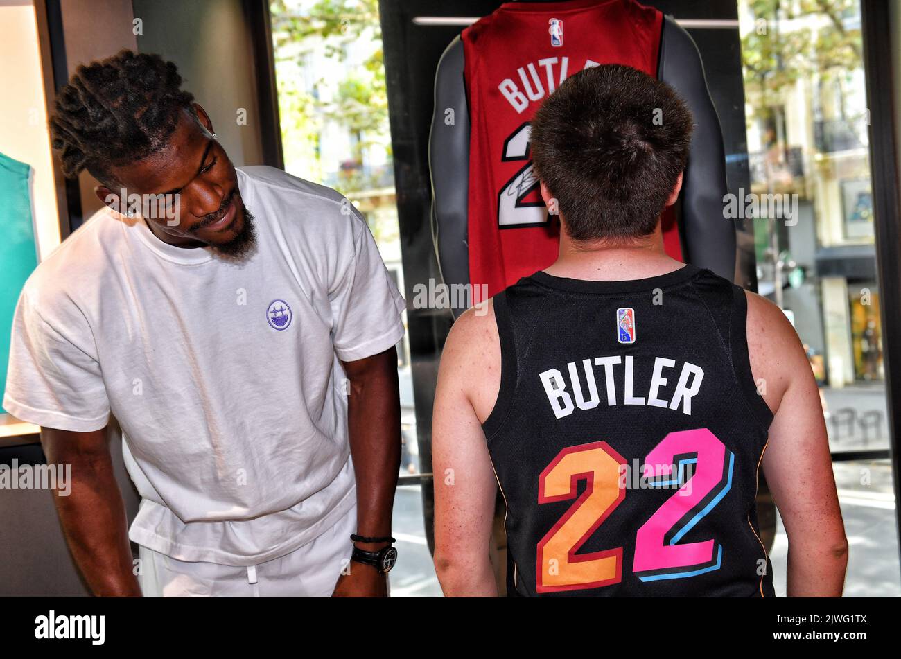 Jimmy Butler et Chris Brickley au NBA Store de Paris Photo Stock